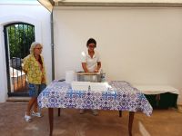 Mozarella zupfen &ndash; &copy; Annette Profft (Eberhardt TRAVEL)