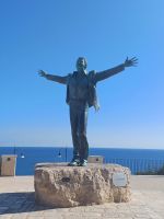 Polignano a Mare - der berühmte Sänger Domenico Modugno &ndash; &copy; Annette Profft (Eberhardt TRAVEL)