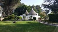 Trulli mit Quartieren auf dem Grund des Hotels Sierra Silvana &ndash; &copy; Bernhard Sieber (Eberhardt TRAVEL)