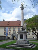 Brixen - Jahrtausendsaeule & Hofburg &ndash; &copy; Claudia Bernhardt (Eberhardt TRAVEL)