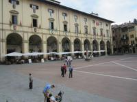 Stadtführung in Arezzo- Piazza Grande &ndash; &copy; Gisela Gerlach (Eberhardt TRAVEL)