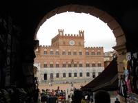 Siena (Blick auf den Piazza del Campo mit dem Palazzo Pubblico / Rathaus) &ndash; &copy; Katrin Deutschbein (Eberhardt TRAVEL)