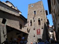 Florenz (Dante-Museum neben dem mittelalterlichen Turm)  &ndash; &copy; Katrin Deutschbein (Eberhardt TRAVEL)