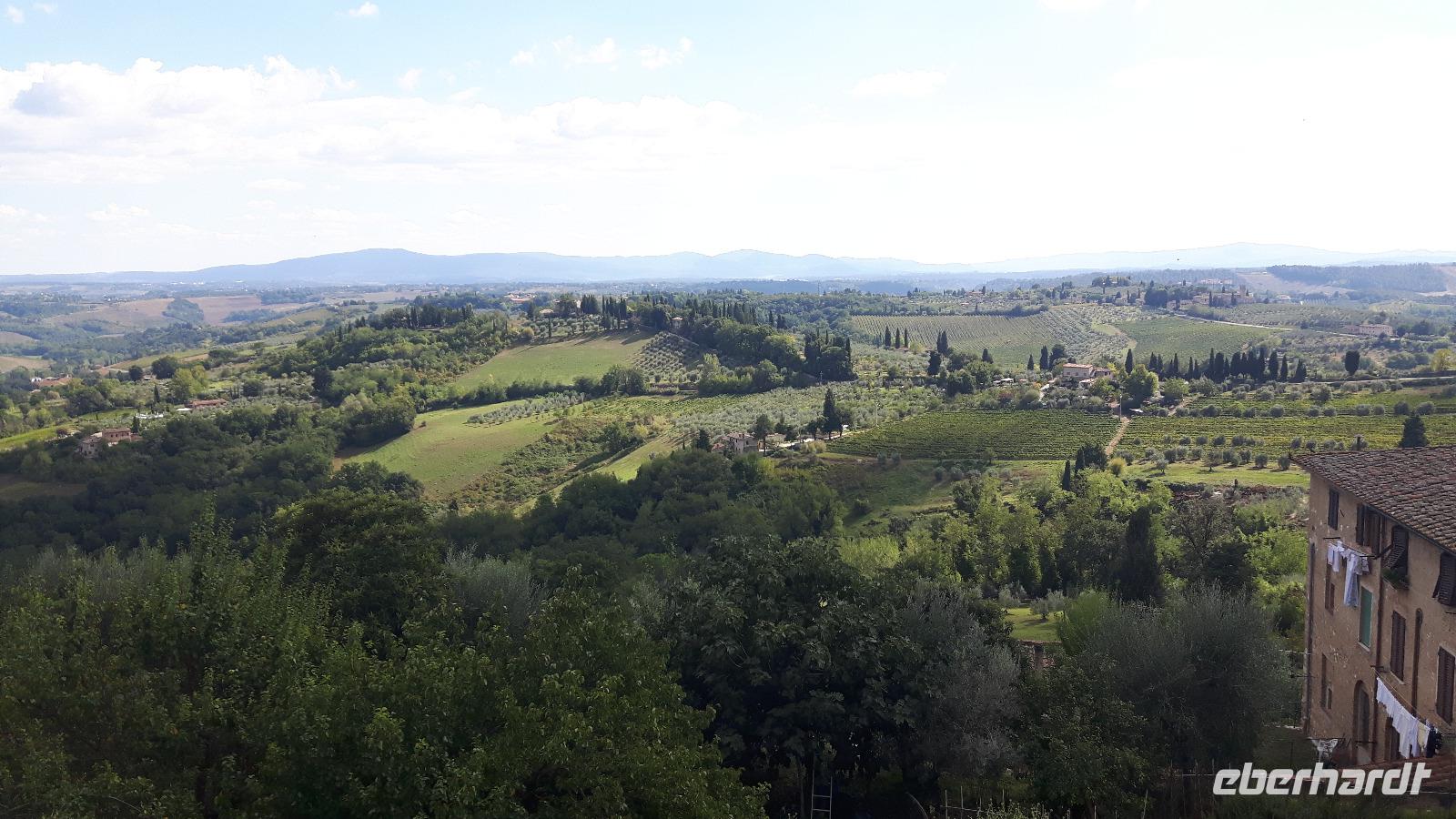San Gimignano (Blick ins Umland) &ndash; &copy; Katrin Deutschbein (Eberhardt TRAVEL)
