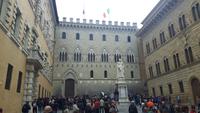 Siena (Piazza Salimbeni) &ndash; &copy; Katrin Deutschbein (Eberhardt TRAVEL)