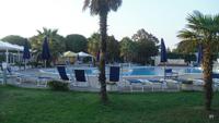 Hotel-Pool in Cecina Mare &ndash; &copy; Sandra Rößle (Eberhardt TRAVEL)