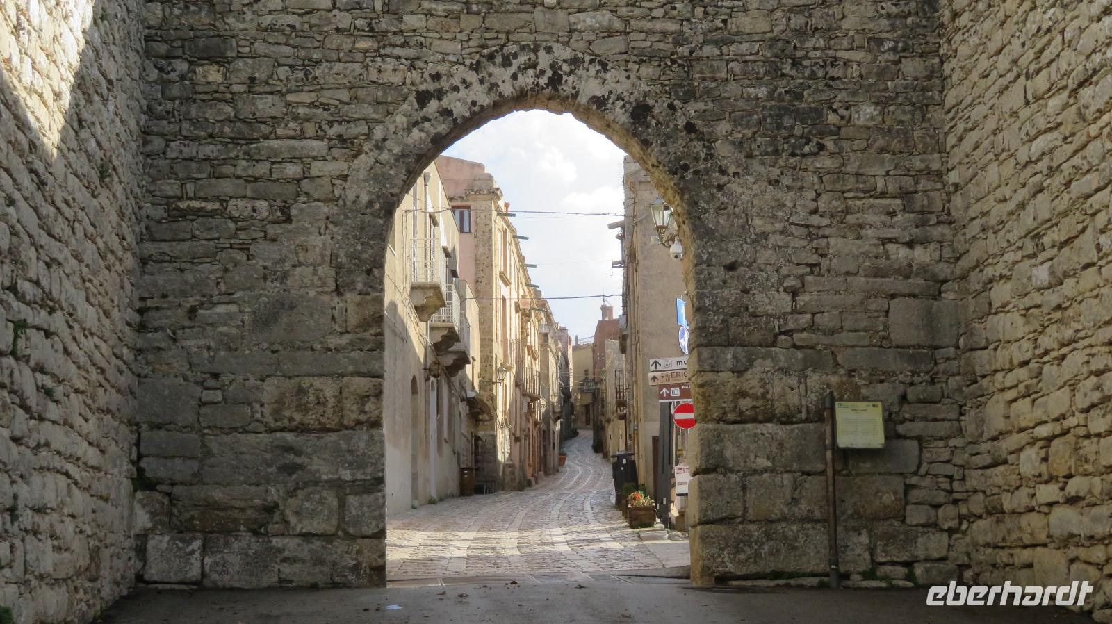 Stadttor Erice &ndash; &copy; Maja Petermann (Eberhardt TRAVEL)
