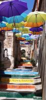 Süd-Italien - Rundreise Kalabrien - Blick in die Regenschirmgasse &ndash; &copy; Ekkehard Villing (Eberhardt TRAVEL)