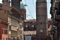 Bologna - Geschlechtertürme Garisenda &ndash; &copy; Martin Büchner (Eberhardt TRAVEL)