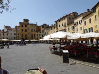 Piazza dell Anfiteatro Lucca &ndash; &copy; Georg Berger (Eberhardt TRAVEL)