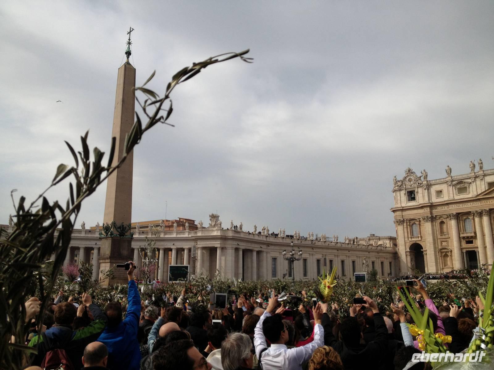 206 Palmsonntag auf dem Petersplatz &ndash; &copy; Patrick Fritzsche (Eberhardt TRAVEL)