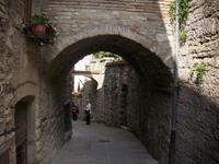 Mittelalterliche Architektur in Gubbio &ndash; &copy; Gabriele Schwarze (Eberhardt TRAVEL)
