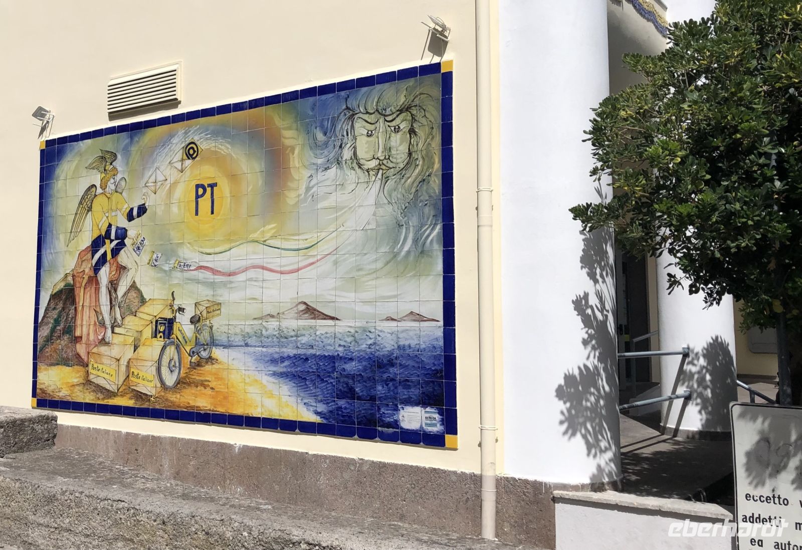 Postgebäude Lipari &ndash; &copy; Sabine C. Seifert (Eberhardt TRAVEL)