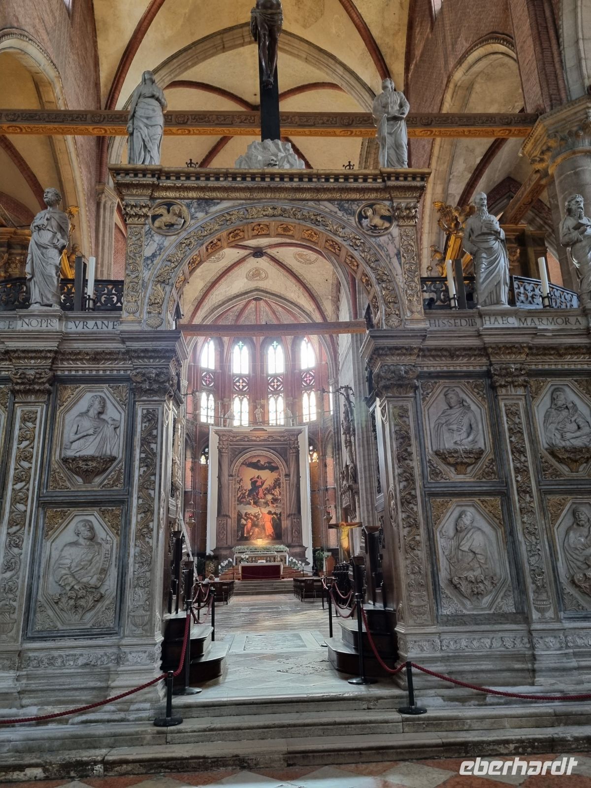 Frarikirche (Santa Maria Gloriosa dei Frari) - Blick zum Chor &ndash; &copy; Katrin Deutschbein (Eberhardt TRAVEL)