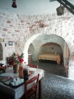 Alberobello - Besuch im Trullihaus.jpg &ndash; &copy; Marieta Beck (Eberhardt TRAVEL)