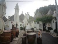 Alberobello - Fotoshooting mit Hund.jpg &ndash; &copy; Marieta Beck (Eberhardt TRAVEL)