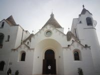 Alberobello - Trulli Kirche.jpg &ndash; &copy; Marieta Beck (Eberhardt TRAVEL)