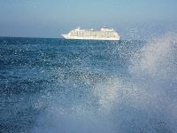 Apulien - Bootsfahrt - das Schiff am Horizont.jpg &ndash; &copy; Marieta Beck (Eberhardt TRAVEL)