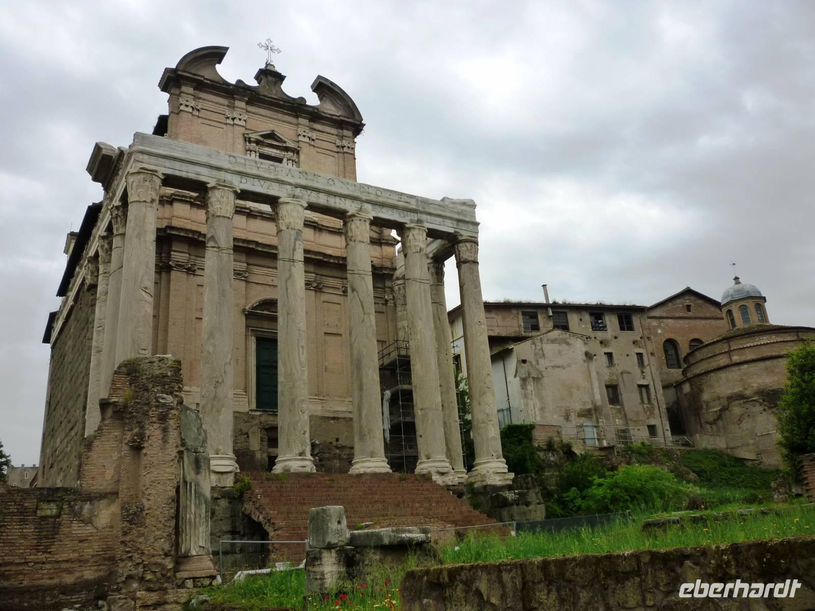 Forum Romanum Tempel des Antonius Pius und der Faustina Rom 2013 &ndash; &copy; Jutta Petzold-Herrmann (Eberhardt TRAVEL)