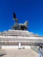 On Top am Nationaldenkmal &ndash; &copy; Ingrid Langer (Eberhardt TRAVEL)