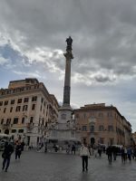 Säule vor der Spanischen Botschaft  &ndash; &copy; Ingrid Langer (Eberhardt TRAVEL)
