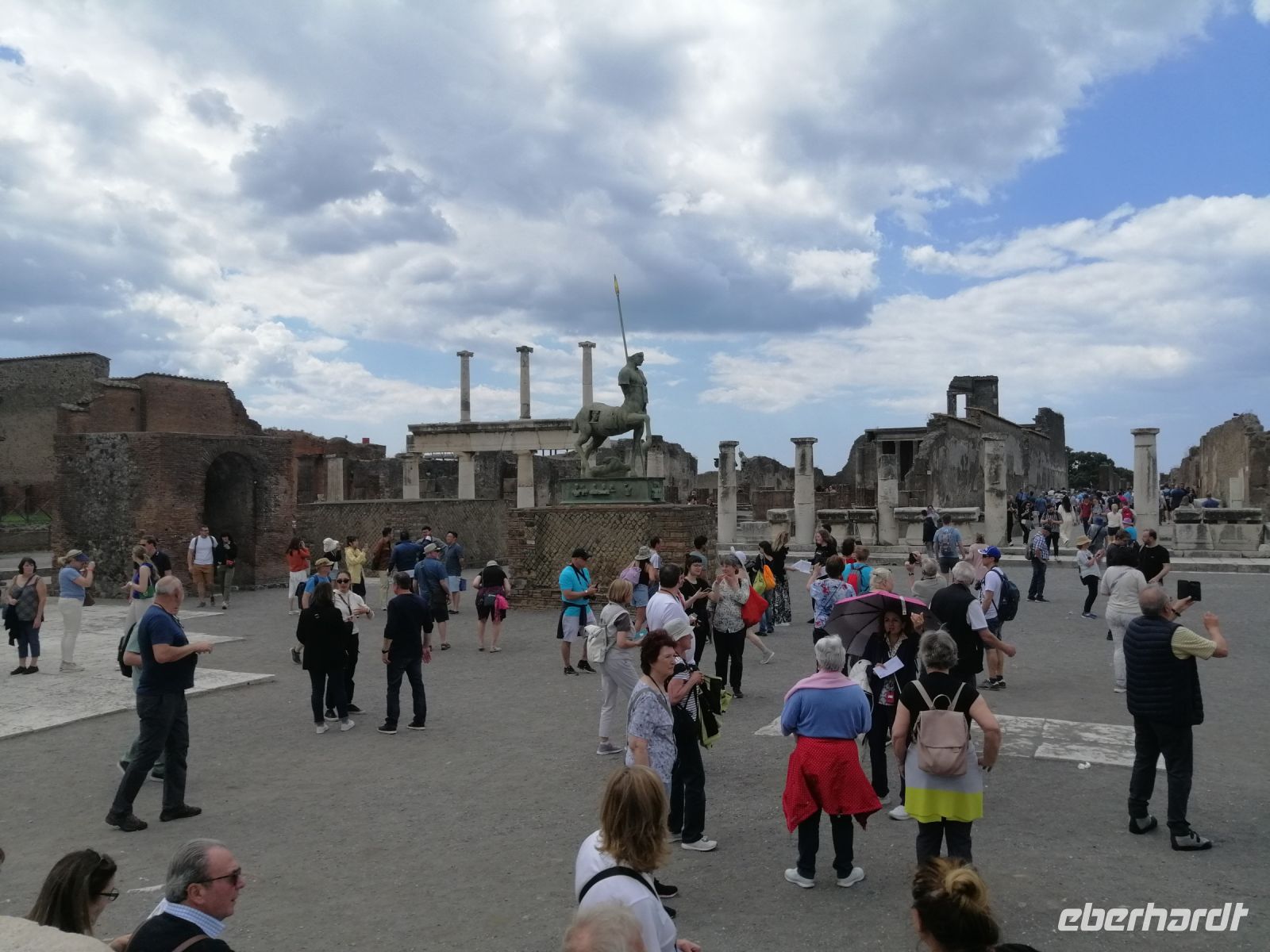 Besichtigung des Forums von Pompej  &ndash; &copy; Andrej Kulikov (Eberhardt TRAVEL)