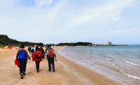 Wir laufen im weichen Sand in Richtung Peschici &ndash; &copy; Simone Willner (Eberhardt TRAVEL)