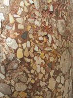 Breccia coralina, der Lieblingsstein des Staufferkaisers &ndash; &copy; Simone Willner (Eberhardt TRAVEL)