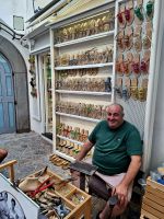 Positano Carmine, der Sandalenmacher seit 1950 &ndash; &copy; Heike Jack (Eberhardt TRAVEL)