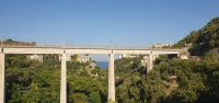 Eisenbahnbrücke bei Vico Equense &ndash; &copy; Ria Heilmann (Eberhardt TRAVEL)