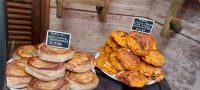 Lecce traditionell Snack Brot Rustico Apulien Genussreise @Anette Rietz &ndash; &copy; Anette Rietz (Eberhardt TRAVEL)