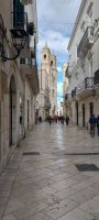 Altamura Gasse mit Kathedrale hochkant @Anette Rietz &ndash; &copy; Anette Rietz (Eberhardt TRAVEL)