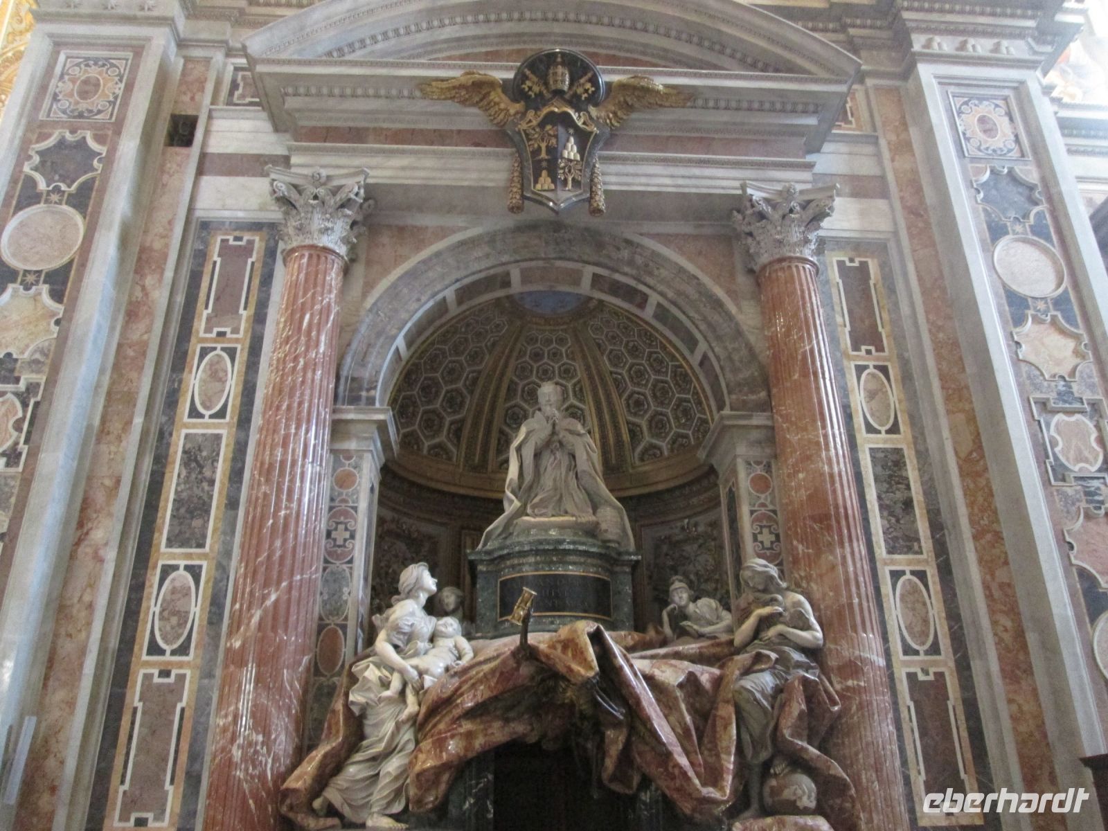 Berninis Wunderwerk in St. Peter: Grab Urban VIII. &ndash; &copy; Heike Heinen (Eberhardt TRAVEL)