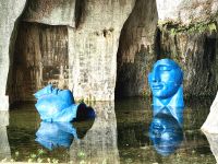 Kunstwerke eines polnischen Künstlers zieren gerade die Steinbrüche des Park Neapolis &ndash; &copy; Simone Willner (Eberhardt TRAVEL)