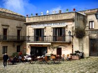 Piazza della Loggia in Erice &ndash; &copy; Simone Willner (Eberhardt TRAVEL)