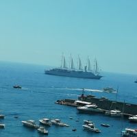 Kreuzfahrer heute vor Positano &ndash; &copy; Wolfgang Eckert (Eberhardt TRAVEL)