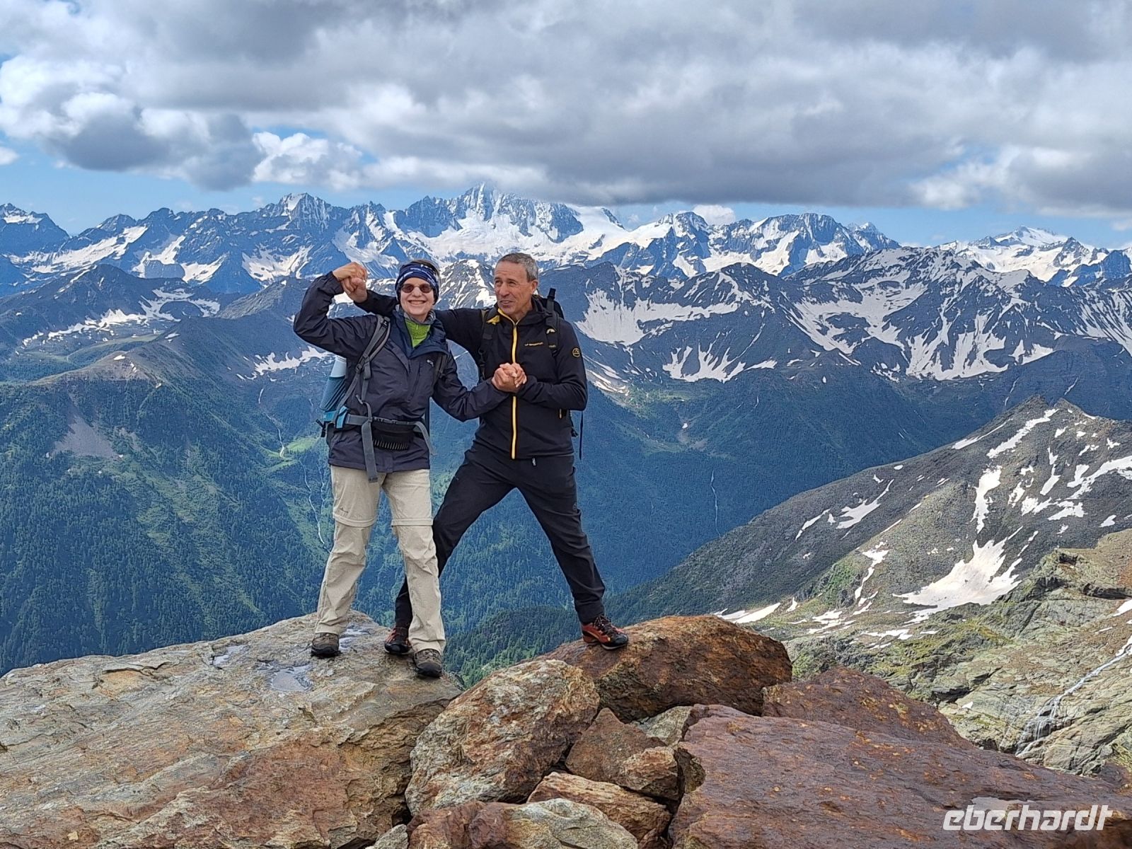 Rino und Claudia kurz vorm Sturz in den Abgrund &ndash; &copy; Claudia Hartwich (Eberhardt TRAVEL)