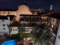 20240914_220704, Blick in den Innenhof des Hotels.jpg &ndash; &copy; Claudia Hartwich (Eberhardt TRAVEL)