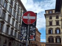 20240915_154742, Florenz ist voll von diesen originellen Straßenschildern.jpg &ndash; &copy; Claudia Hartwich (Eberhardt TRAVEL)