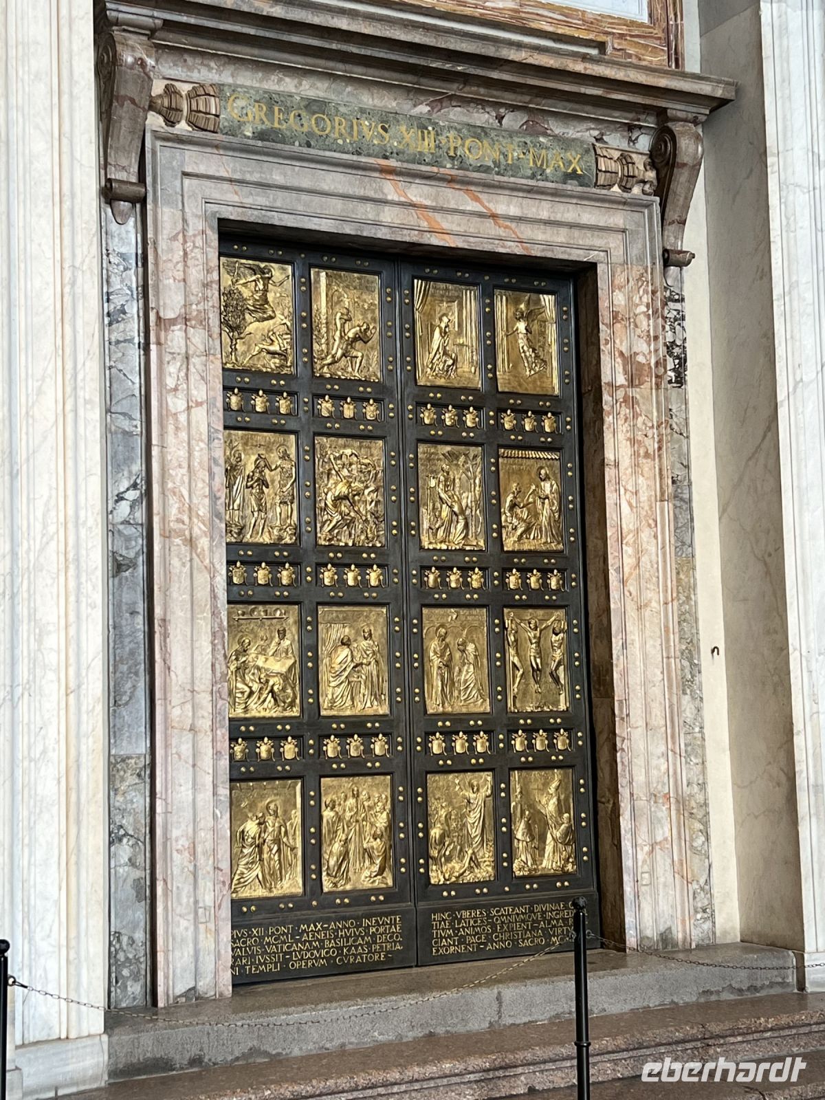 Heilige Pforte am Petersdom &ndash; &copy; Philipp Schmitz (Eberhardt TRAVEL)