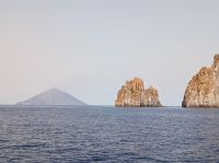 Stromboli in Sicht  &ndash; &copy; Monika Cortese (Eberhardt TRAVEL)