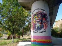 Selbst die nahen Brückenpfeiler sind Kunstwerke, MUSABA &ndash; &copy; Monika Cortese (Eberhardt TRAVEL)