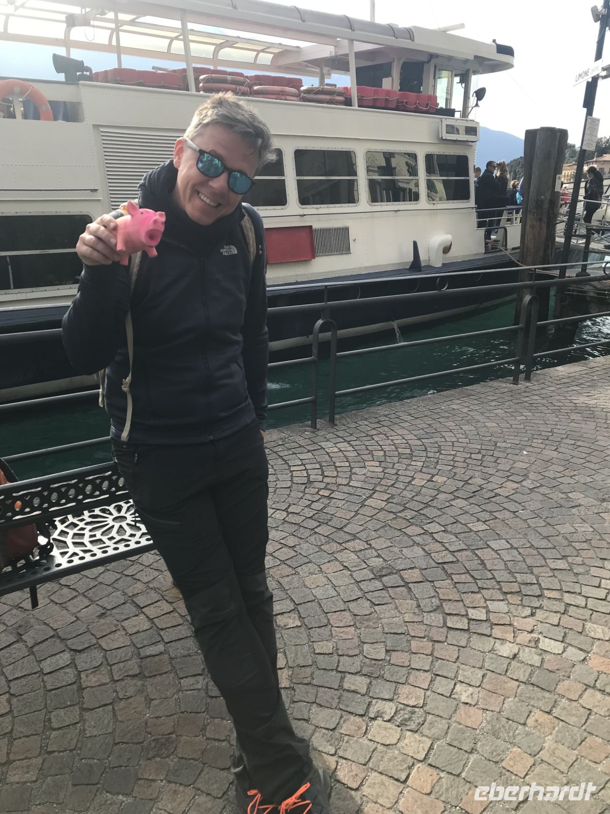 Wanderreise am Gardasee 13.10.24 unser örtl. RL BOGI mit Maskottchen &ndash; &copy; Renate Schuster (Eberhardt TRAVEL)