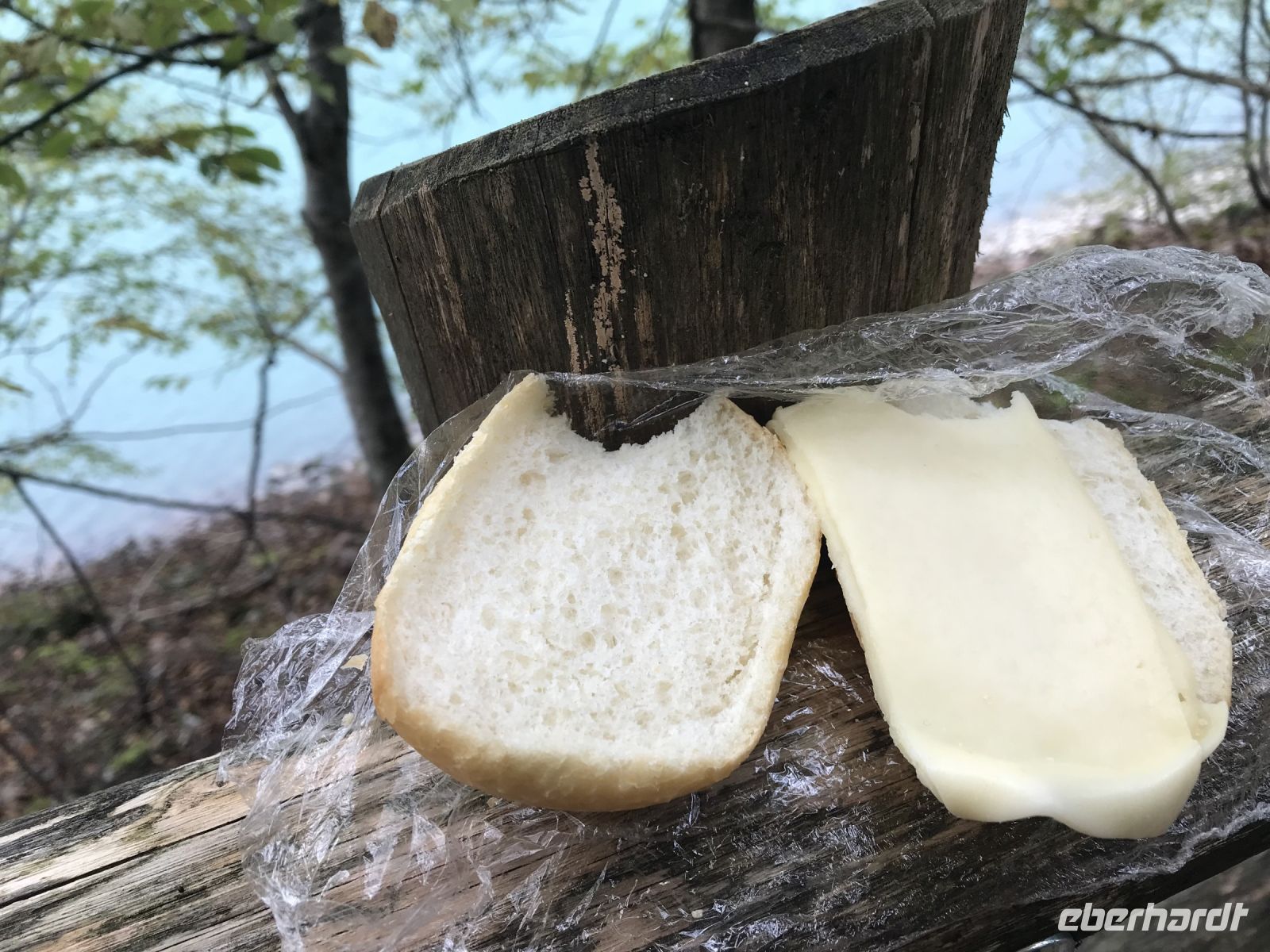 Wanderreise am Gardasee 14.10.2024 Start - Rundgang Malven See; unser Lunchpaket &ndash; &copy; Renate Schuster (Eberhardt TRAVEL)