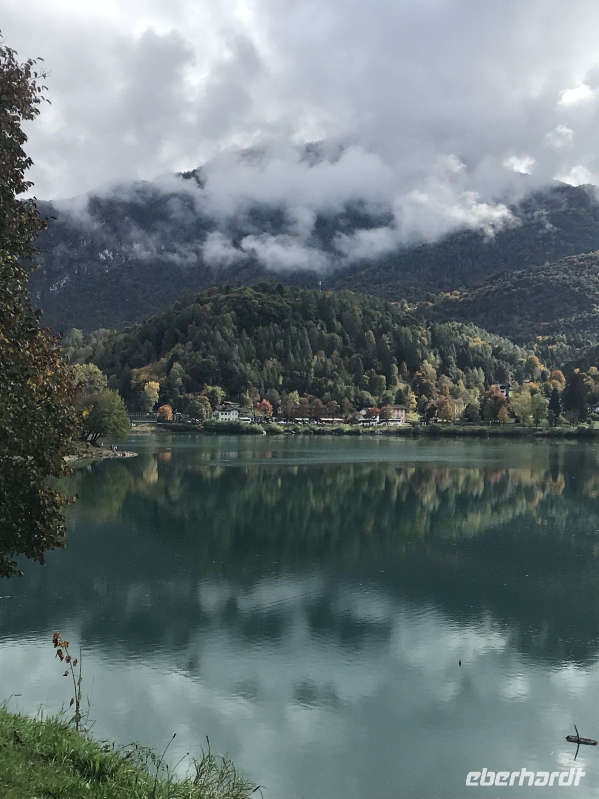 Wanderreise Italien 17.10.2024 Wanderung am Ledro See &ndash; &copy; Renate Schuster (Eberhardt TRAVEL)