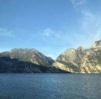Wanderreise am Gardasee 15.10.2024  - Hochebene Monte Baldo - Fahrt nach Malcesine- ersten Segler schon aktiv &ndash; &copy; Renate Schuster (Eberhardt TRAVEL)