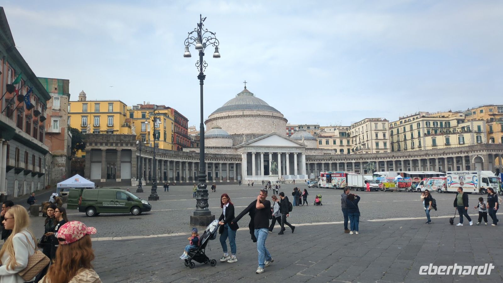 Neapel - Piazza de plebiscito &ndash; &copy; Günter Thomas Menzel (Eberhardt TRAVEL)