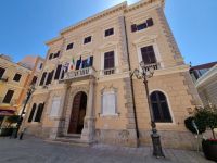 La Maddalena - Corso Vittorio Emanuele (Rathaus) &ndash; &copy; Katrin Deutschbein (Eberhardt TRAVEL)