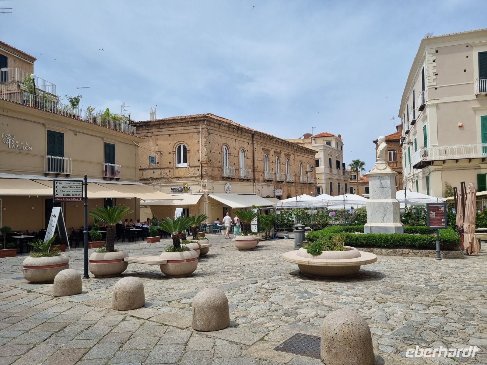 Kalabrien - Tropea (Piazza Ercolae = Herkulesplatz) &ndash; &copy; Katrin Deutschbein (Eberhardt TRAVEL)