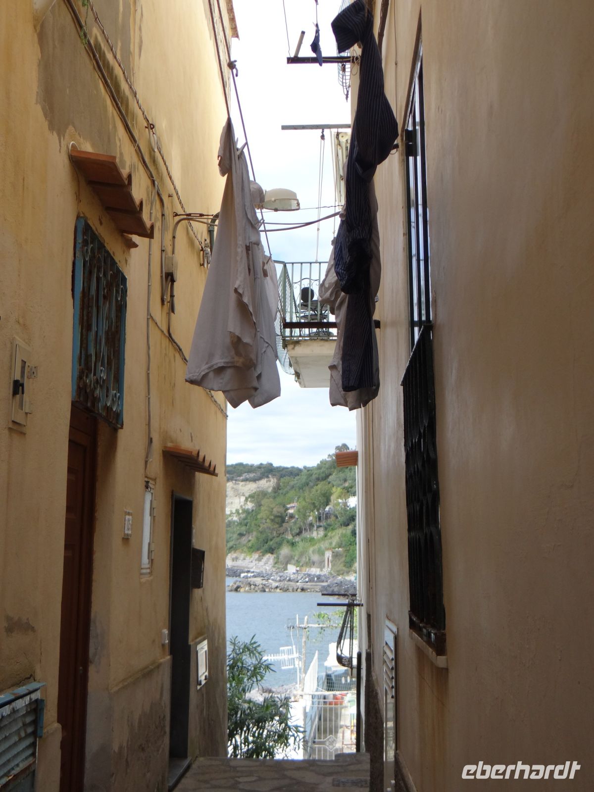 Massa Lubrense, so stellt man sich eine italienische Gasse vor und es gibt sie. &ndash; &copy; Vivian Kreft (Eberhardt TRAVEL)